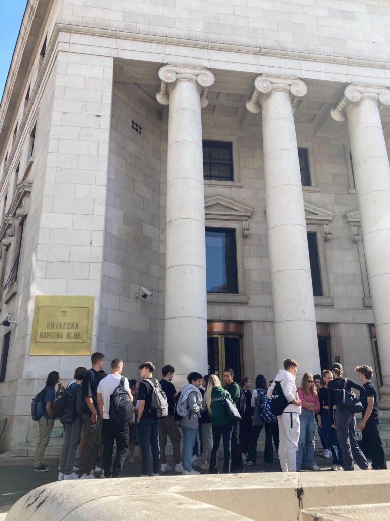 Read more about the article Students Visiting the Croatian National Bank